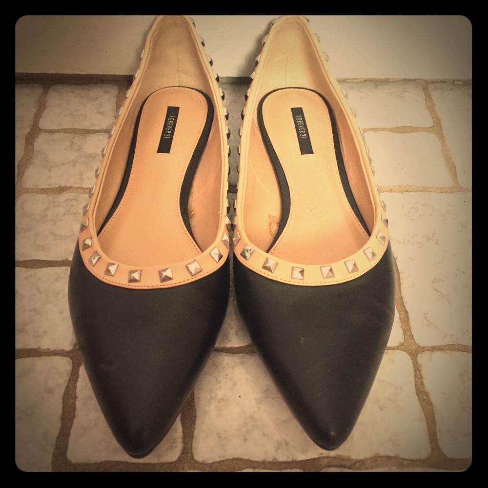 Pointy Toed Black Nude Studded Ballet Flats Size 8